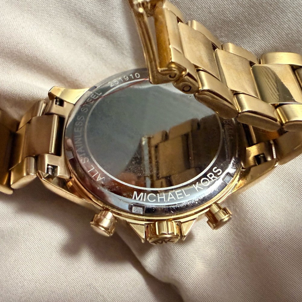 Michael Kors Gold Chronograph Men's Watch - Picture 4 of 6